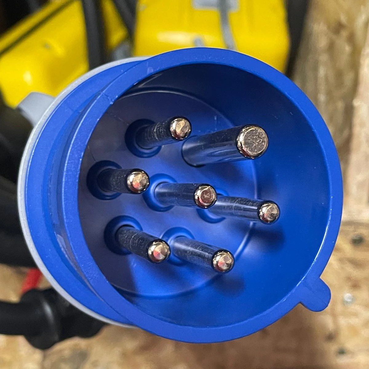 7 poliger Stecker